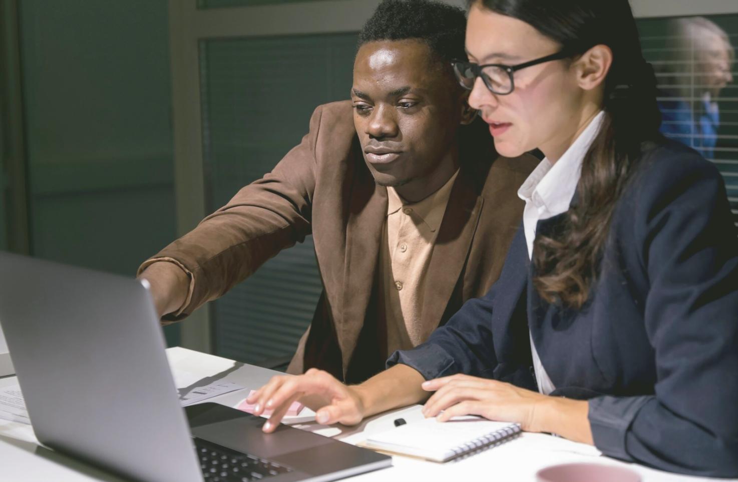 Session de travail collaboratif sur la stratégie financière